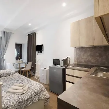 Le Coccinelle マンデッロ・デル・ラーリオ