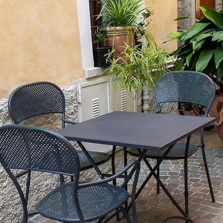 Le Coccinelle مانديلو ديل لاريو